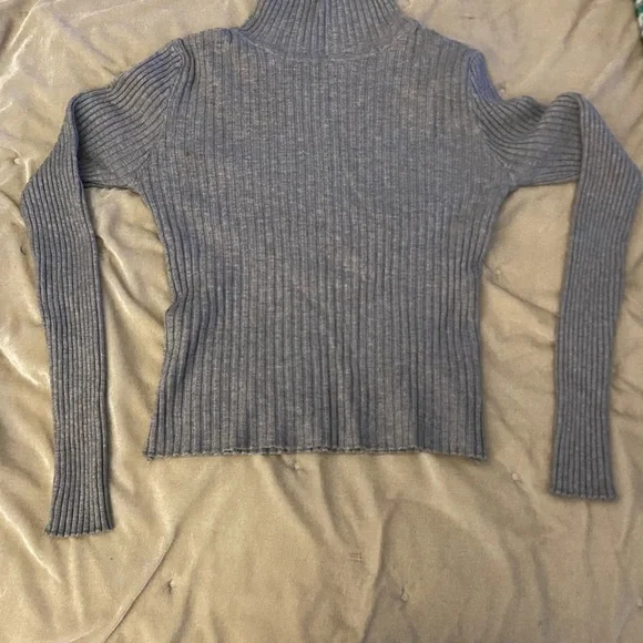 Gray Ribbed Turtleneck Sweater - Picture 2 of 2